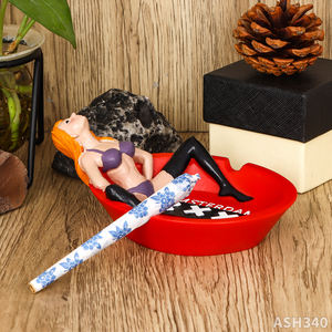 Accessoires pour fumeurs en résine, design de <span class=keywords><strong>femme</strong></span> en bikini assise sur un cendrier avec ses jambes écartées, vente en gros - Product Image 5