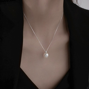 <span class=keywords><strong>Collier</strong></span> en argent sterling 925 avec <span class=keywords><strong>perle</strong></span> ronde <span class=keywords><strong>blanche</strong></span>, luxe léger, nouvelle collection été 2025, chaîne gourmette pour <span class=keywords><strong>femme</strong></span>, best-seller - Product Image 1