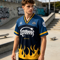 Camiseta deportiva de malla Bird Eye con sublimación completa personalizada, logotipo personalizado completo, estampado de llamas a rayas, cuello en V holgado para jóvenes a la moda.