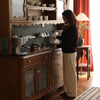 Buffet en bois massif de chêne rouge, style moderne du milieu du siècle, meuble de rangement pour salle à manger, fabrication artisanale, respectueux de l'environnement