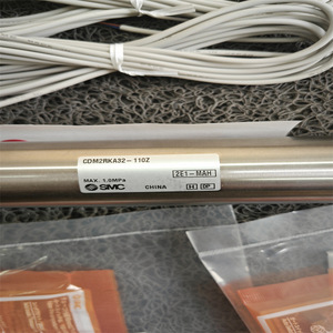 Capteur de commutation magnétique SMC CDM2RKA32-110Z-A93L avec câble - Product Image 2