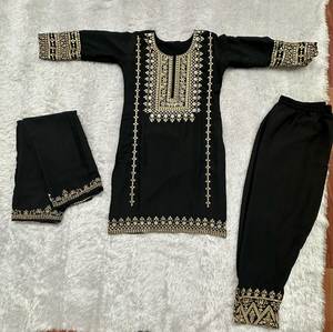 Ensemble de dupatta en coton de haute qualité pour les fêtes, comprend un bas en matériaux recyclés, évacuation de l'humidité, design luxueux - Product Image 1