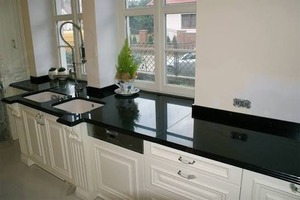 Losas de Granito Negro Absoluto de Primera Calidad para Proyectos Residenciales y Comerciales - Product Image 1