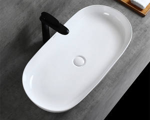 Mobile da Bagno in Ceramica Bianca con Lavabo a Dubai - Product Image 1