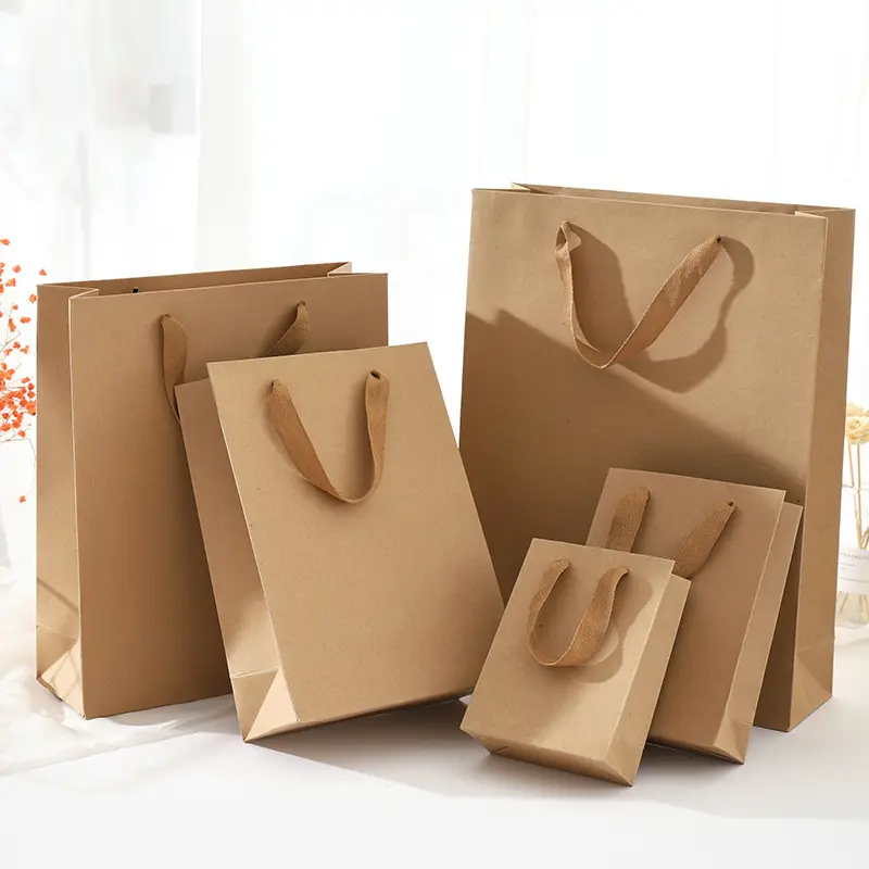 YC Fabricant de vêtements en papier imprimé de logo personnalisé Sac d'emballage en papier cadeau kraft blanc avec poignées à clips en plastique