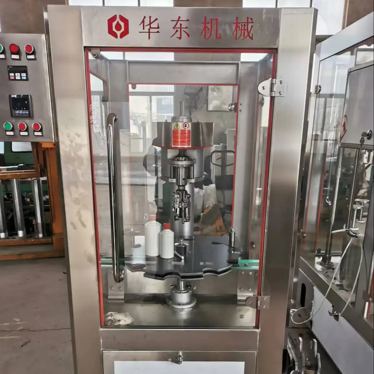 स्टेनलेस स्टील रोलिंग कैप वाइन बेवरेज कैपिंग मशीन संचालित करने में आसान इंजन बियरिंग कोर कंपोनेंट्स विनिर्माण संयंत्र उपयोग