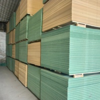 Panneaux HDHMR 4*8 pieds, panneaux en MDF à noyau vert imperméables, panneaux en MDF HMR, panneaux en MDF E1