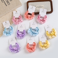 MUJU B216 Lot de 3 chouchous mignons pour enfants, 7 cm, en tissu, avec breloques cœur en résine, logo personnalisé, carte code-barres, prêt à la vente, MOQ