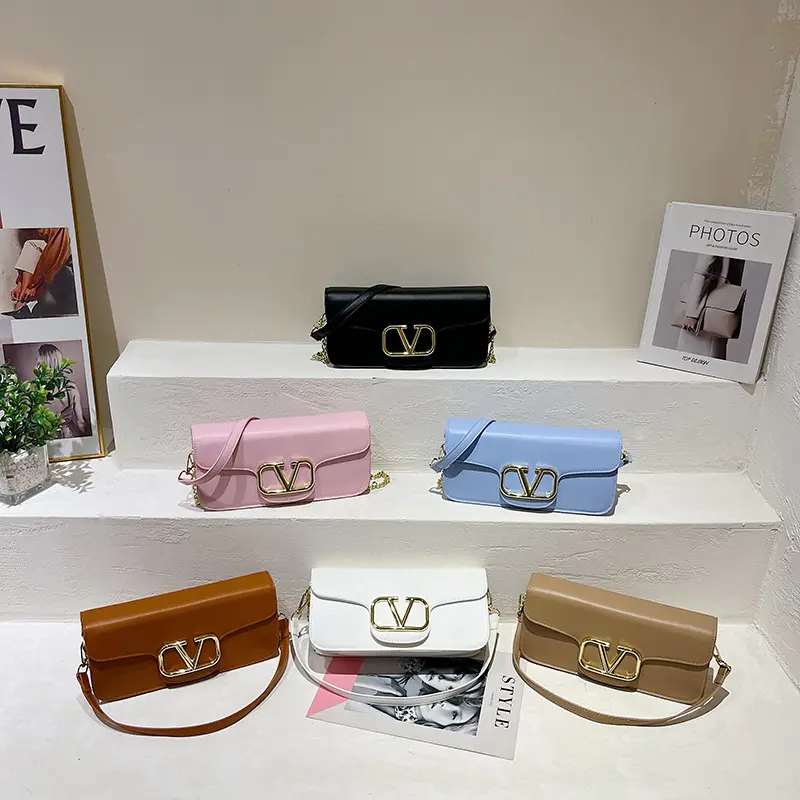 2022 New Versatile Popular Litchi Pattern Single Shoulder Bag High Quality Trend Fashion Texture Belt Buckle Messenger Bags