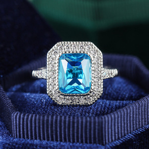 Anello da Donna con Zircone Blu Mare, Design Minimalista ed Elegante, per Uso Quotidiano, Feste, Anniversari, Gioiello da Dito Versatile e Impilabile, Regalo - Product Image 2