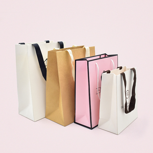 Cửa Hàng Tùy Chỉnh Thương Hiệu Các Tông Túi Giấy Màu Đen Trắng Với Ribbon Xử Lý Cho Quần Áo Quần Jean Giày Có Tính năng Màn Hình In Logo - Product Image 6