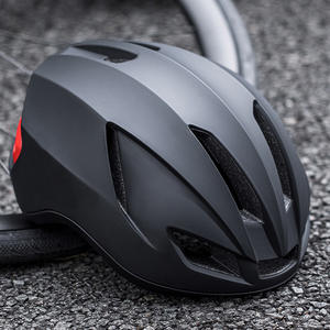 Casque de vélo monobloc en fibre de carbone pour VTT avec système de fixation rapide, feu arrière de sécurité et bord inférieur enveloppé - Product Image 2