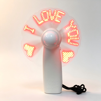 Ventilatore LED Programmabile con Logo Personalizzato, Nove Colori, Portatile con Manico, Ventilatore Digitale Programmabile Mini
