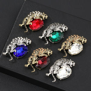 Yunlv เข็มกลัดลายเสือการ์ตูนสัตว์ข้ามพรมแดนประดับเพชรหมุดอัญมณีสีย้อนยุคระดับไฮเอนด์และผ้าพันคอผ้าไหมแบบเฉพาะกลุ่ม - Product Image 3