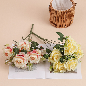 Petit bouquet de fleurs artificielles en soie de haute qualité, rose Fengyan à sept têtes, rose diamant, décoration de table classique faite à la main, décoration d'intérieur douce - Product Image 6