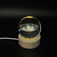 Venta al por mayor moderna 60mm K9 cristal LED pantalla noche luz 3D láser grabado Luna universo serie bola USB recargable 5V batería