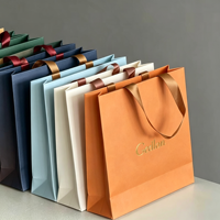 Sac de courses en papier cartonné blanc, vente en gros d'usine, sac fourre-tout de luxe avec logo personnalisé, capacité de 6-9 kg pour emballage de vêtements et chaussures de détail