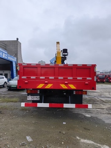 מנוף רכוב על משאית 8x4 עם כושר הרמה של 12 טון, מנוע קאמינס ותא מטען - Product Image 5