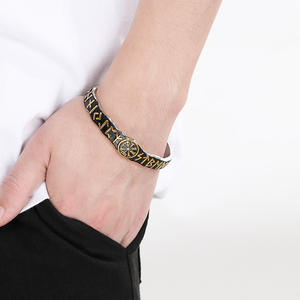 <span class=keywords><strong>Bracelet</strong></span> ouvert en acier inoxydable avec rune <span class=keywords><strong>d</strong></span>'Odin et triquetra, nœud viking, personnalisable, <span class=keywords><strong>bracelet</strong></span> avec lettres de l'alphabet ancien pour hommes - Product Image 4