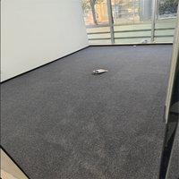 Dalles de moquette carrées en PVC pelucheux antidérapantes, ignifuges et écologiques de haute qualité 50x50cm pour usage commercial, bureaux et hôtels