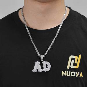 Nuoya Nuovo Ciondolo <span class=keywords><strong>Personalizzato</strong></span> <span class=keywords><strong>con</strong></span> <span class=keywords><strong>Nome</strong></span>, <span class=keywords><strong>Collana</strong></span> <span class=keywords><strong>con</strong></span> Lettera Iniziale in Zirconia Cubica Baguette, Gioiello Iced Out per Uomo e Donna - Product Image 6