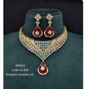 Ensemble de collier et boucles d'oreilles en moissanite et kundan, finition victorienne, pour femmes, idéal pour les occasions festives et les mariages. - Product Image 3