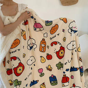 Manta Pequeña 100% Poliéster Ligera de Terciopelo Coral con Patrón Bordado para Aire Acondicionado, Cubre Sofá, Descanso Mediodía - Product Image 1