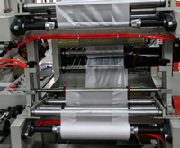 Machine à fabriquer des sacs en T-shirt à grande vitesse, machine à fabriquer des sacs en plastique à double couche à commande informatique pour gilets et sacs plats