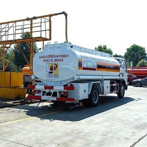 Prix d'usine Sinotruk Howo 4x2 Camion-citerne léger mini 8000 litres pour la vente - Product Image 4