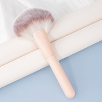 Nouveau pinceau éventail large à fibres artificielles et manche en bois pour fond de teint, poudre fixatrice et illuminateur - Pinceau de maquillage multifonctionnel