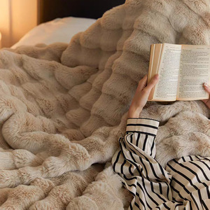 Vente chaude Couverture de lit de luxe chaude et douillette en <span class=keywords><strong>fausse</strong></span> <span class=keywords><strong>fourrure</strong></span> de lapin moelleuse et bouclée 200*230cm Jetés pour l'hiver - Product Image 2