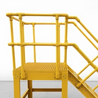 Plateforme de travail en fibre de verre jaune, échelle industrielle avec garde-corps et escalier pour l'entretien en usine