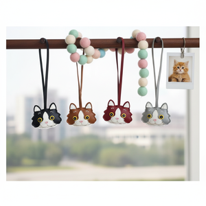 Pendentif tête de chat Kawaii en cuir PU, porte-clés pour femme, breloque mignonne pour sacs, décorations et accessoires - Product Image 1