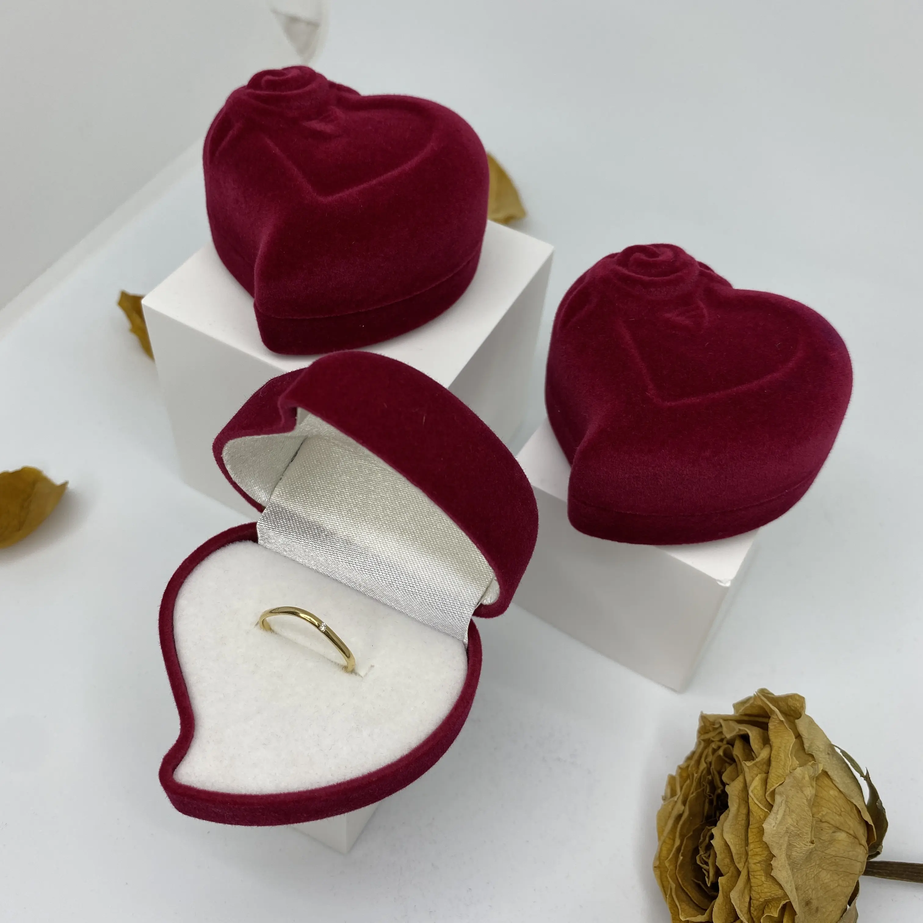 Fashion Wholesale Red Heart Shape Velvet Ring Box Engagement Wedding Rose Flower Design Gift Holder Lover Jewelry Packaging box