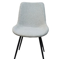 Chaise de salle à manger ergonomique en forme de coquille, design mi-siècle, rembourrée avec coussin profond et pieds en métal évasés, idéale pour la salle de bain