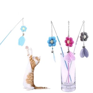 Bâtonnet de jeu <span class=keywords><strong>pour</strong></span> chat - Durable, plume + cloche + fleur, long manche <span class=keywords><strong>pour</strong></span> jeu autonome, soulagement de l'ennui et à mâcher - Product Image 1