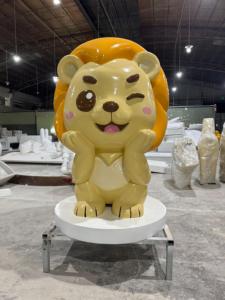 Scultura di Leone in Vetroresina Personalizzata, Arte Animale in FRP per Decorazione Commerciale e Alberghiera - Product Image 3