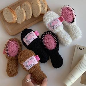 Peigne à coussin d'air en poils d'agneau pour fille mignonne Mini peigne de massage portable avec cœur Peigne de maquillage antistatique et moelleux - Product Image 1