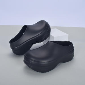 Zuecos de Chef para Hombre, Suela Gruesa, Punta Cerrada, Negros, Impermeables, Antideslizantes, Zapatos Casuales, Altura del Tacón 2-3cm, Estilo Simple para Parejas - Product Image 1