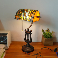 Lampe de bureau en résine en forme de lyre pour l'étude, la chambre à coucher, le café, décoration vintage, abat-jour en verre teinté, lampe de lecture de table