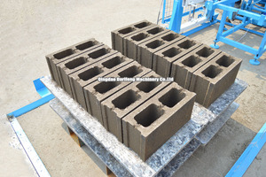Machine à fabriquer des blocs creux Qt5-15, machine automatique à briques en béton avec <span class=keywords><strong>moule</strong></span> à ciment - Product Image 5