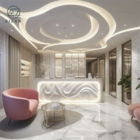 Comptoir de réception clinique dentaire moderne en pierre blanche Bureau de caissier d'angle en forme de L avec design de vague d'eau LED