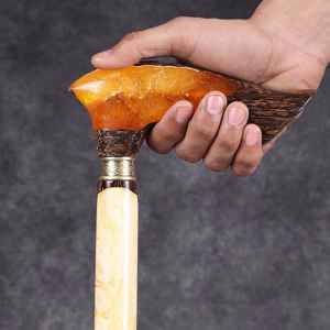 Bâton de marche artistique en résine et bois, conçu pour une prise en main confortable et une aide à la mobilité élégante - Product Image 5