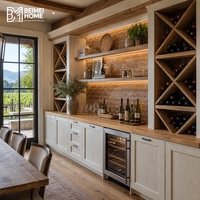 Armoire et étagère à vin écologiques en chêne, style ferme moderne personnalisé, pour la villa du vignoble de la Vallée de Sonoma