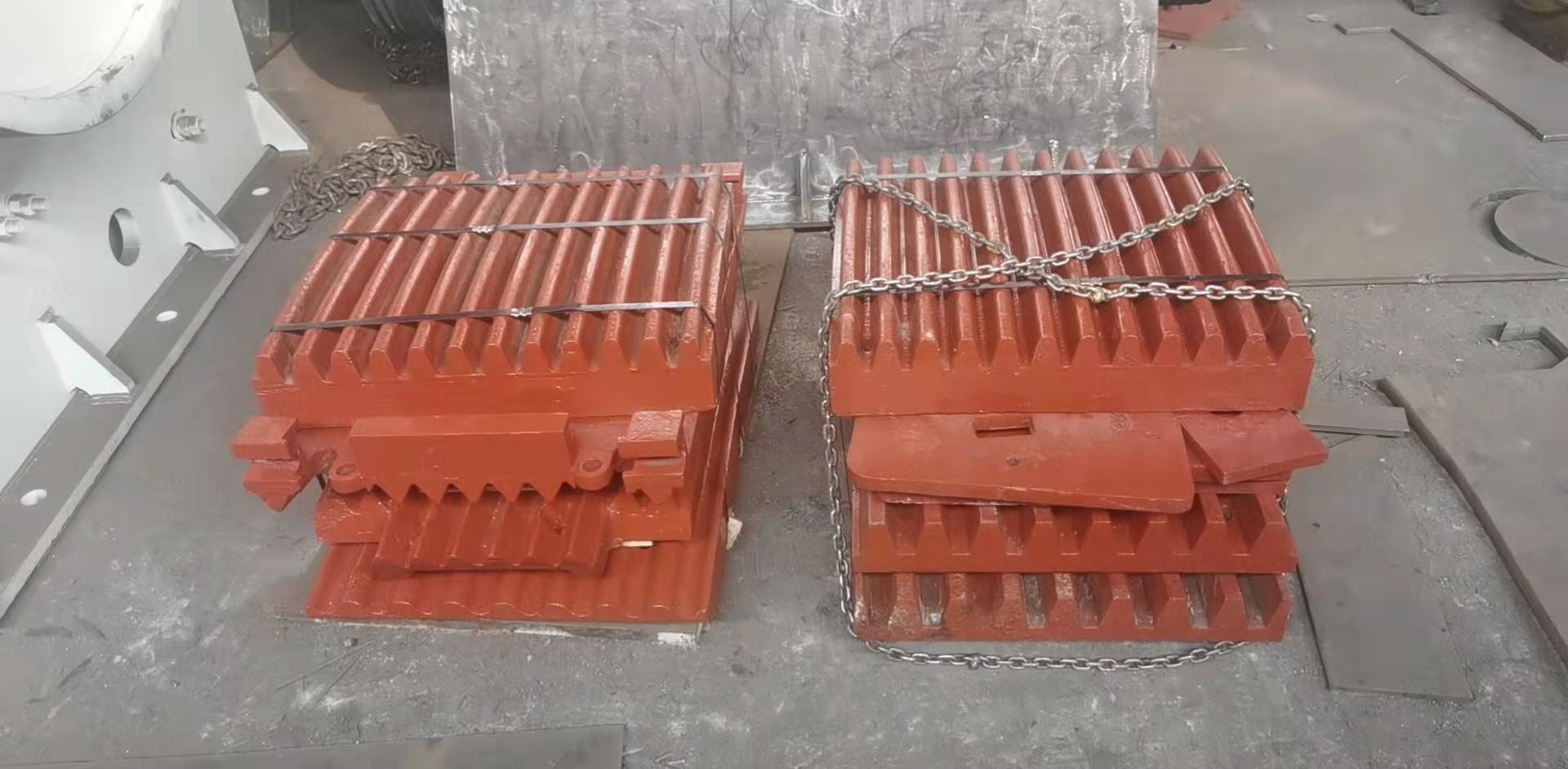 Alloy Steel Stone Crusher Spare Parts PE600*900 Jaw Crusher Wear Plates