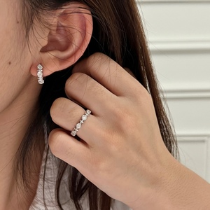 Boucles d'oreilles créoles Dylam personnalisées en argent sterling S925 avec trois pierres de moissanite VVS1, bijoux de mode délicats pour femmes, à porter au quotidien - Product Image 3