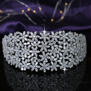 Corona con Fiori Design Elegante Accessori per Capelli da Sposa per Donne Tiara e Corona con Zirconi per Feste BC5460 - Product Image 3