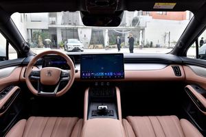 BYD Song <span class=keywords><strong>L</strong></span> 2024 <span class=keywords><strong>2023</strong></span> Chine Hot-Selling 4WD New Energy Vehicle Electric Commute avec 662km Autonomie <span class=keywords><strong>Prix</strong></span> - Product Image 5