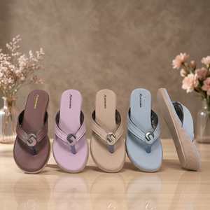 Sandalias de mujer tipo chanclas con punta cerrada, suela de cuña, adorno metálico, informales, para verano, para el hogar. - Product Image 3