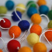 Guirlandes de boules de feutre de laine arc-en-ciel de taille 100% de couleurs personnalisées